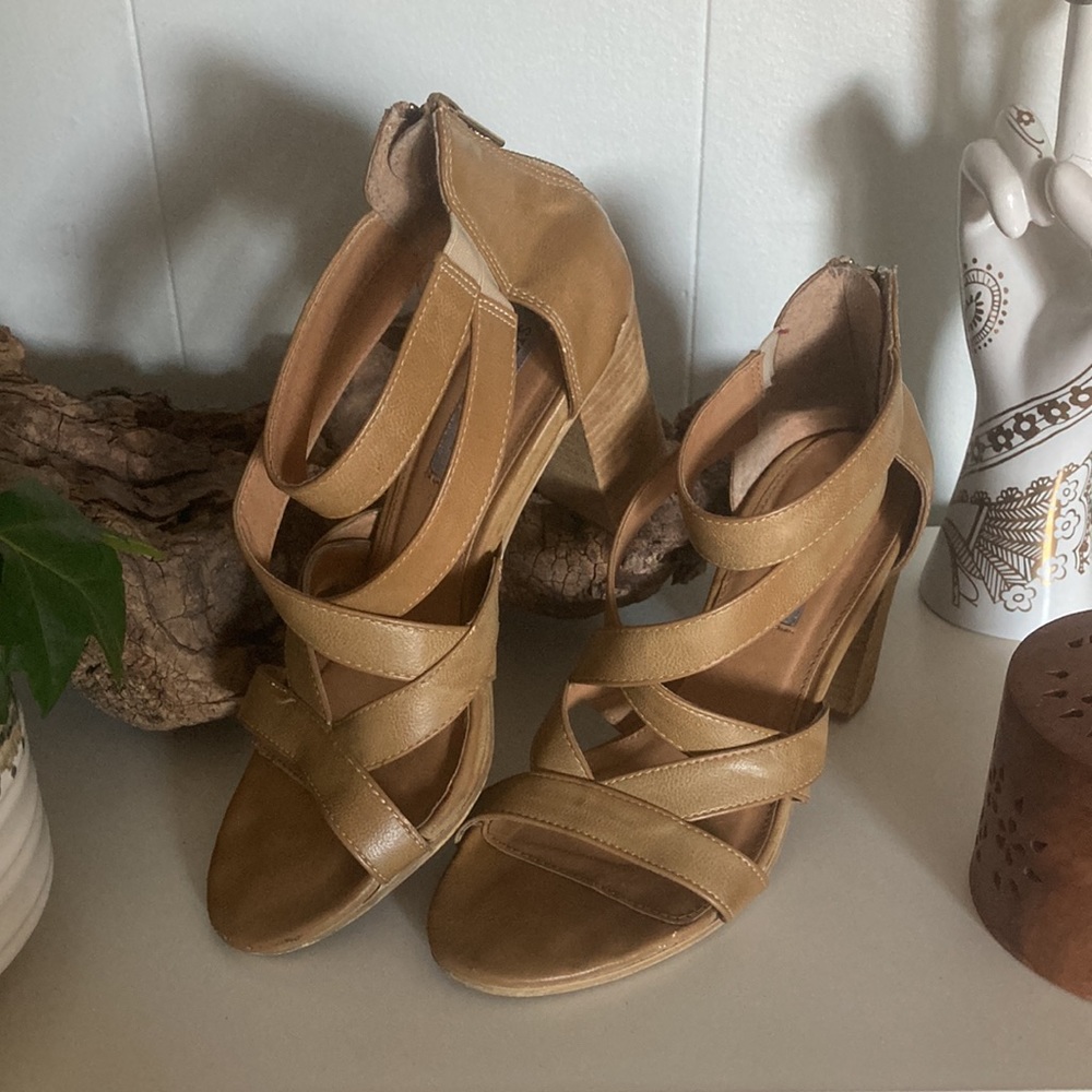 US 9.5 Tan Strappy Heels